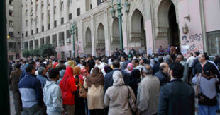 معتصمو التحرير يغلقون المجمع للمرة الثانية 32201324125850