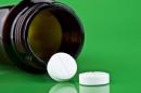 Remedii ciudate care chiar funcţionează: aspirină împotriva acneei sau ceapă pentru durerile de urechi