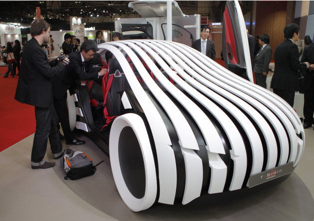 Green cars in spotlight at waning Japan auto show