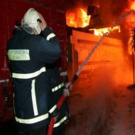 Αγρίνιο: Καίγονται σπίτια στον Άγιο Βλάση