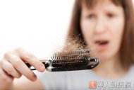 嚴重性掉髮與頭皮不健康、血液循環差有關，也是身體老化的警訊。