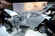 Uma das fabricantes norte-americanas de carro elétrico, a Tesla apresenta o modelo S em 2011