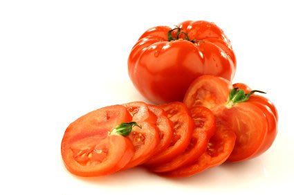 الطماطم:تحتوي عل مادة "Glycoalkaloid" من المواد السامة والتى قد تكون ضارة.