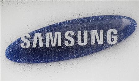 The logo of Samsung Electronics is seen at the company's headquarters in Seoul July 6, 2012. REUTERS/Lee Jae-Won