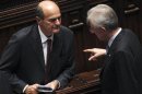 Mario Monti e Pierluigi Bersani durante un voto di fiducia alla Camera
