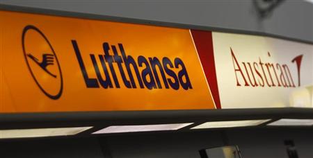 The logos of German airline Lufthansa and Austrian airlines are pictured at Vienna's airport May 12, 2009. REUTERS/ Dominic Ebenbichler