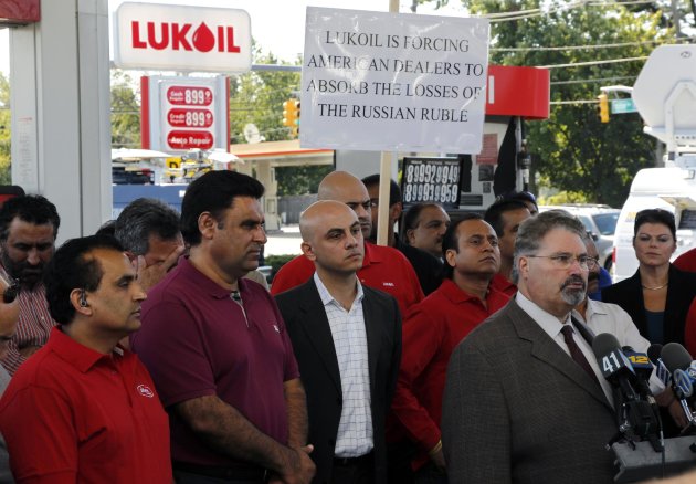 Gas prices hit $8 in NJ, Pa. in Lukoil protest - Yahoo! News