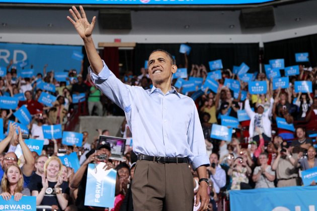 Obama shifts to campaign mode, tears into Romney - Yahoo! News