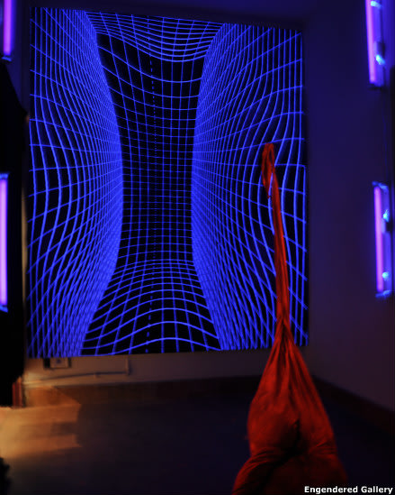 يستخدم 'ساتياكام ساها' اضواء تعتمد على تقنية الصمام الثنائي باعث الضوء في عمل فني يحمل اسم 'معذب'.