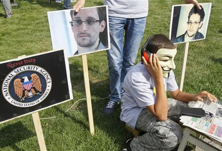 Activists from the Internet Party of Ukraine perform during a rally supporting Edward Snowden, a former contractor at the National Security Agency (NSA), in front of U.S. embassy, in Kiev June 27, 2013. REUTERS/Gleb Garanich