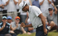 Tiger Woods storms to lead at the Australian Open