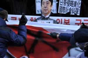 Etelä-Korean konservatiivinen aktivistit leikata Japanin ...