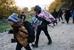 A man carries his child as he along with other migrants&nbsp;&hellip;