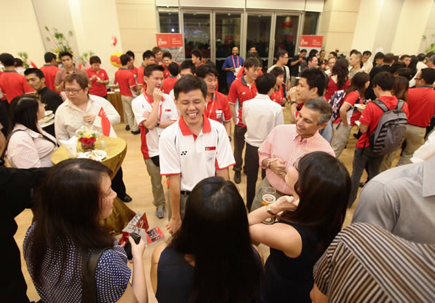 S'poreans celebrate SEA Games showing in Jakarta - Yahoo!