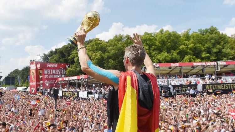 Bastian Schweinsteiger cheers celebrates Germany&#39;s victory in the World Cup at Berlin&#39;s Brandenburg Gate on July 15, 2014