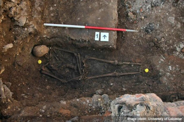Richard-III-skull-Leicester3-04022013-jpg_105459.jpg