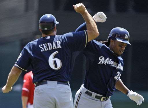 Brewers avoid sweep, beat Reds 8-4