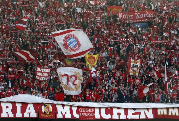 Bayern Munich fans cheer before Champions League final soccer match against Borussia Dortmund in London