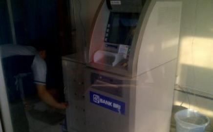 Perampok Tinggalkan Troli di ATM BRI Palangkaraya