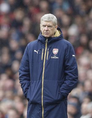 Arsenal&#39;s manager Arsene Wenger watches his team&nbsp;&hellip;