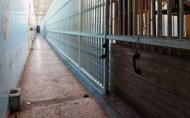 Φυλακές Χίου: Κοιμούνται στο πάτωμα εναλλάξ!