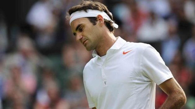 Federer cabizbajo tras despedirse de Wimbledon