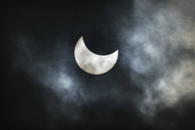 Gerhana Matahari Israelis-view-partial-solar-eclipse-20110104-090837-089-jpg_051828
