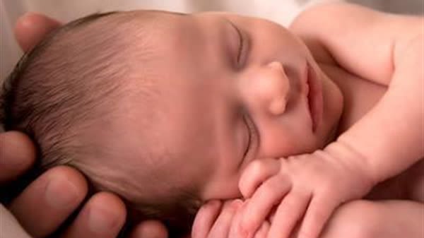 الطريقة الصحية لنوم الأطفال الرضع 20140324103819