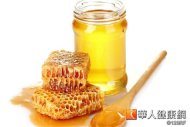 蜂蜜可以滋陰、潤肺，也有抗過敏的功效。