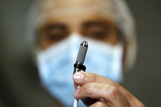 An Italian heart surgeon holds the world&#39;s smallest artificial heart, which was implanted in a baby, in Rome