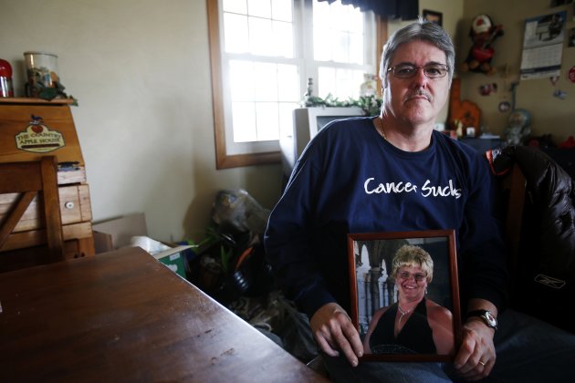 Keith Hilborn holds a photo of his wife, Vicky, at his daughter's home in Summerville, Pennsylvania, February 23, 2013. Vicky Hilborn died of cancer in 2009 after attempting and failing to get oncology treatment from the Cancer Treatment Centers of America. Picture taken February 23, 2013.  To match Special Report USA-CANCER/CTCA REUTERS/Jason Cohn (UNITED STATES - Tags: HEALTH BUSINESS)