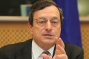 ARCHIVO _ En esta foto del 31 de mayo, el presidente del Banco Central Europeo Mario Draghi reporta ante el Comité Económico, en el parlamento europeo en Bruselas. (Foto AP/Yves Logghe)