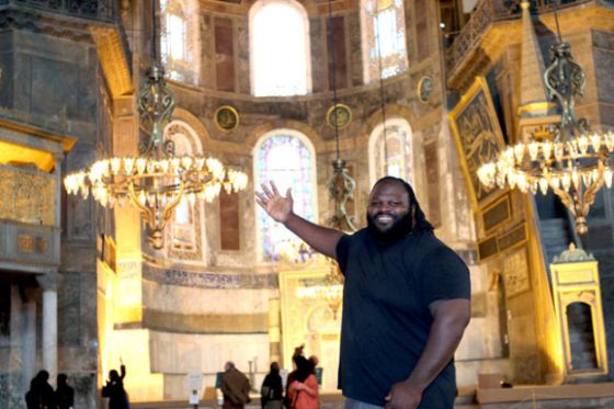 مارك هنري نجم WWE في زيارة لمسجد السلطان أحمد بتركيا 4-jpg_130420