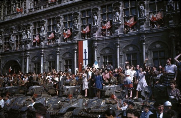 Paris setelah dibebaskan pada Agustus 1944. (Frank Scherschel—Time & Life Pictures/Getty Images)