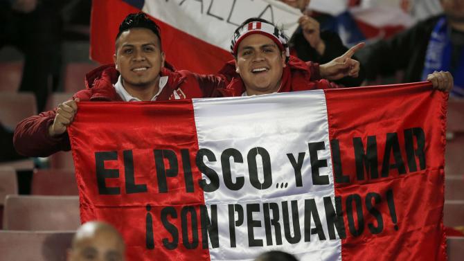 Peru fans await the start of the team&#39;s Copa America 2015 semi-final soccer match against Chile at the National Stadium in Santiago