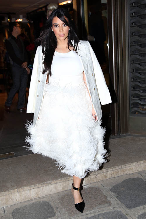 Kim Kardashian se viste de gallina