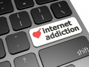 اليابان بدأت بعلاج الشباب من إدمانهم على الإنترنت! Net-addiction-970x0