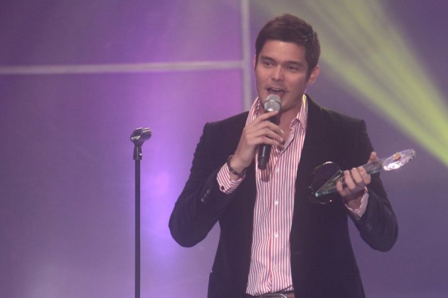 Dingdong Dantes accepts his Best Award for "One More Try"