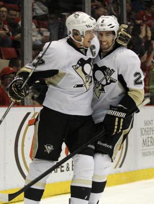 Malkin injured in Penguins' 4-1 win over Red W …
