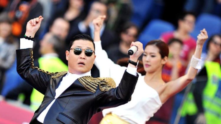 Korean pop star Psy performs his global hit &#39;Gangnam Style&#39; at Rome&#39;s Olympic stadium on May 26, 2013