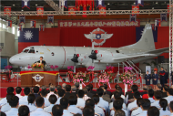 馬英九總統卅一日主持「P-3C型機接機典禮」，期盼空軍塑建一支兼顧海上監偵打擊與水下反潛獵殺的優質勁旅。（軍聞社記者郭家良攝）
