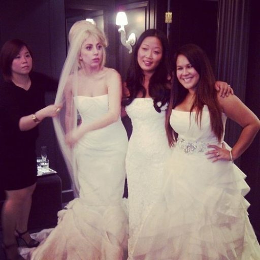 Lady Gaga, pillada probándose vestidos de novia