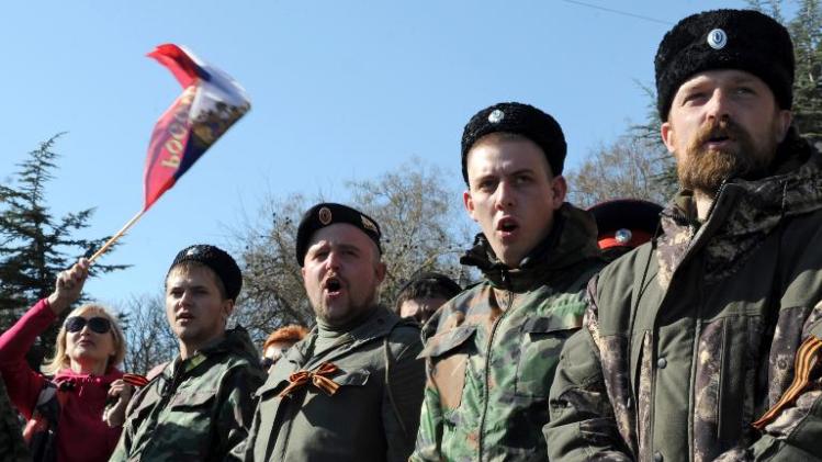 Cossacos voluntários pró-Rússia participar de uma cerimônia de juramento em Sevastopol, em 15 de março de 2014