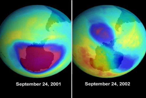 Imagem da Nasa mostra dois momentos do buraco na camada de ozônio sobre a Antártida, em setembro de 2002 (D) e em 2001