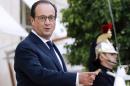 French President Francois Hollande (R) gestures as he stands on the steps of the Elysee palace following his meeting with the Palestinian president on September 19, 2014 in Paris