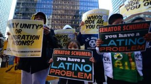 gty immigration protest jef 130403 wblog Public Views on Immigration Reform Underscore the GOPs Conundrum