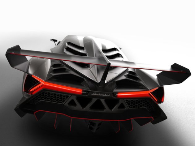 Lamborghini Veneno : tout droit sortie d'un dessin animé ? ( Salon Automobile de  Genève 2013 ) 13eda4e3-2c9b-46df-8770-e188c0395f66_lamborghini-veneno-2