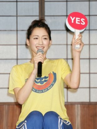 綾瀨遙更陪觀眾大玩「極品魚干女選拔」。（圖／公關照）