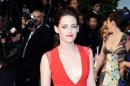 Kristen Stewart Seksi dengan Gaun Merah di Cannes