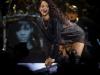 H Rihanna συνέκρινε τους παπαράτασι με τους Ναζί